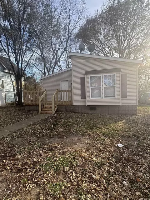 406 Oneida St, Waterloo, IA 50703