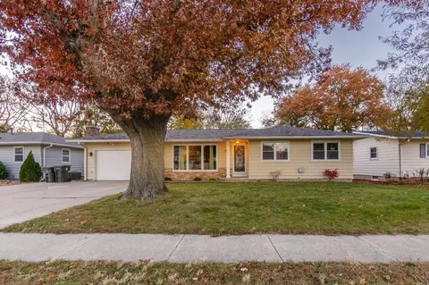 3024 W 9th St, Waterloo, IA 50702