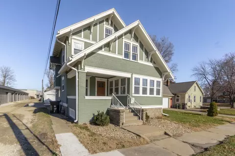211 W 9th St, Cedar Falls, IA 50613