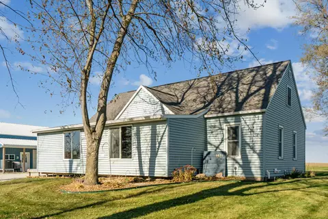 1671 Jamestown Ave, Independence, IA 50644