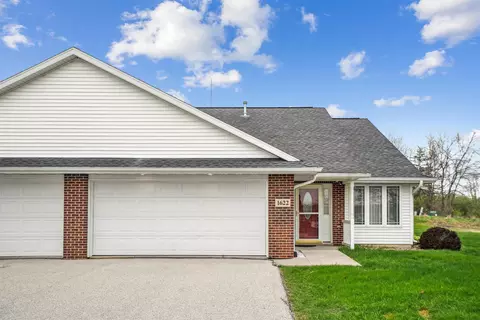 1622 NE 3rd St, Independence, IA 50644