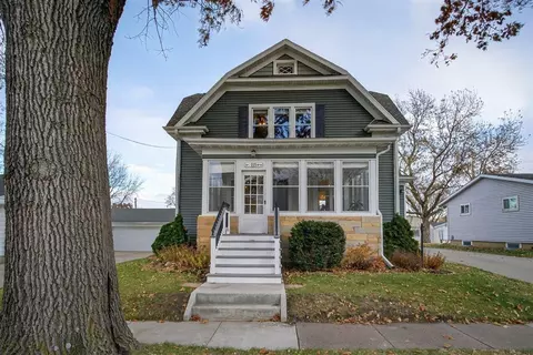 115 Washington St, Hudson, IA 50643