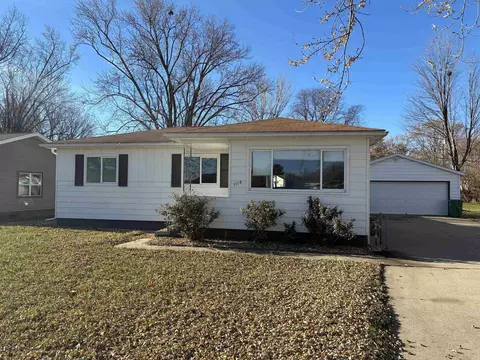1114 Eleanor Dr, Waterloo, IA 50701