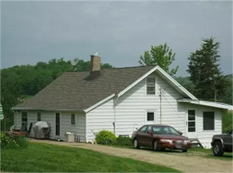 16373 Middle Rd, Dubuque, IA 52001