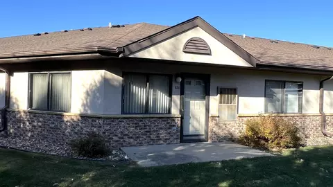 520 S 1st Ave #121, New Hampton, IA 50659