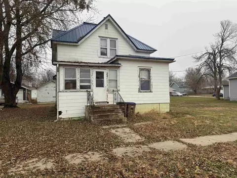 221 SE 2nd Ave, Oelwein, IA 50662