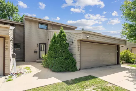 914 Prairie Meadow Ct, Waterloo, IA 50701