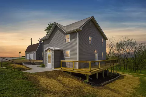 1464 9 Hwy, Lansing, IA 52151
