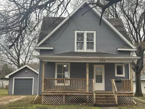 304 8th Ave, Charles City, IA 50616