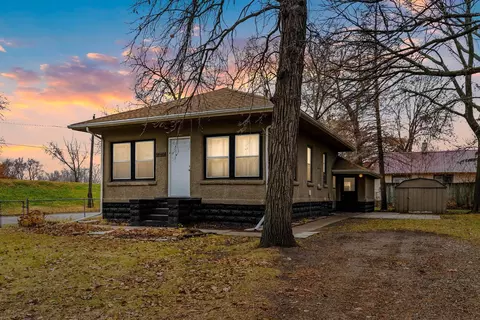 1162 Kern St, Waterloo, IA 50703