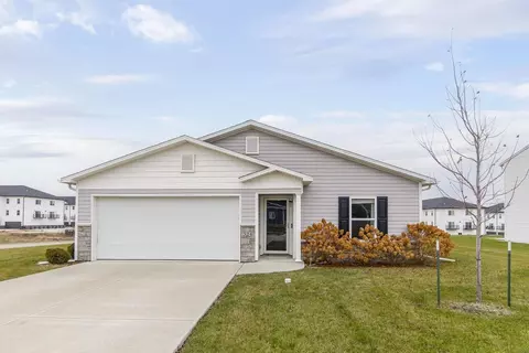 324 Post Oak Dr, Cedar Falls, IA 50613