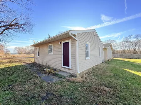 722 S View Dr, Waterloo, IA 50707
