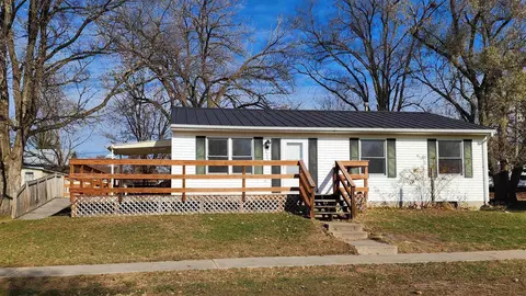 205 SE 2nd St, Hopkinton, IA 52237
