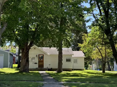 418 S Jackson, Charles City, IA 50616