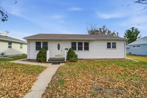 721 SE 4th St, Waverly, IA 50677