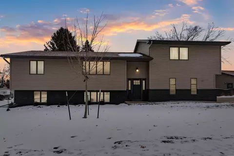 132 Palmer Dr, La Porte City, IA 50651