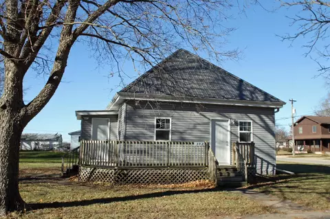 302 West St, New Hartford, IA 50660