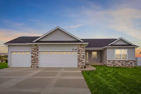 5768 Wall St, Waterloo, IA 50701