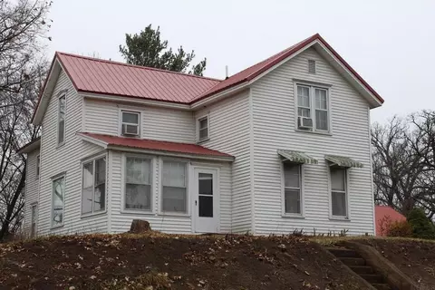 210 Merrill St, Nashua, IA 50658