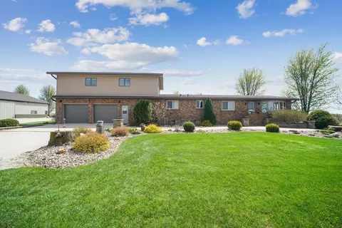 10554 N Ave, Maynard, IA 50655