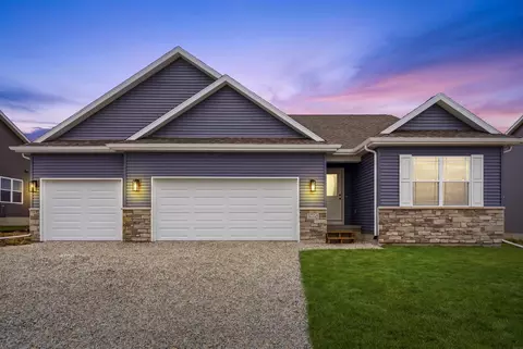 5752 Wall St, Waterloo, IA 50701