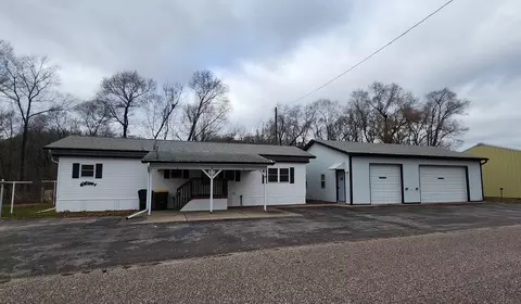 600 Ripley St, Harpers Ferry, IA 52146