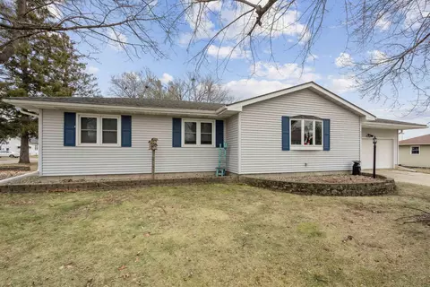 413 4th Ave NE, Oelwein, IA 50662