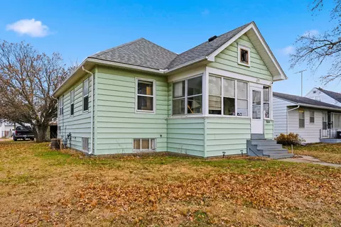 1036 Columbia St, Waterloo, IA 50703