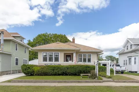 2006 W 3rd St, Waterloo, IA 50701
