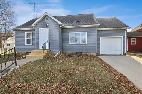 417 NW 2nd Ave, Waverly, IA 50677