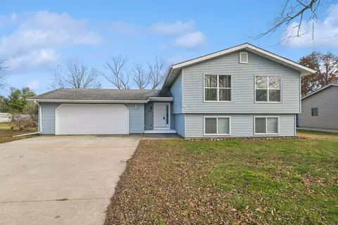 410 N Kelly St, Shell Rock, IA 50670