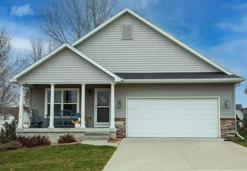 4151 Mockingbird Ln, Waterloo, IA 50702