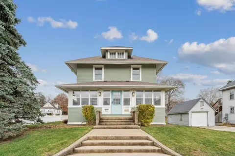 921 Tremont St, Cedar Falls, IA 50613