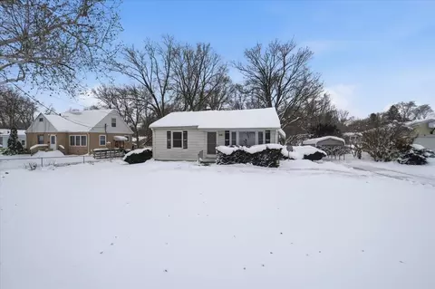2031 Rainbow Dr, Waterloo, IA 50701