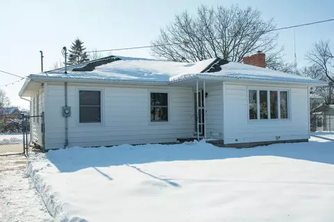 4548 E Washburn, Washburn, IA 50702