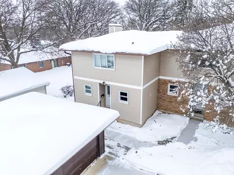 2122 Bicentennial Dr, Cedar Falls, IA 50613