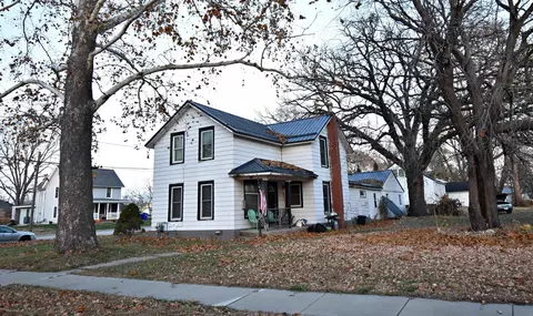 414 6th Ave N W, Independence, IA 50644