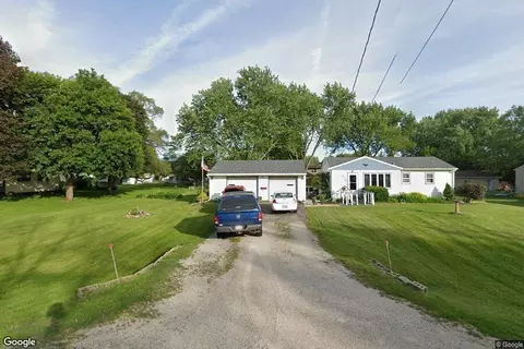 420 Crestridge Dr, Waterloo, IA 50702