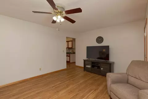 Living - 320 Valley, Waterloo, IA 50701 photo 3 of 3