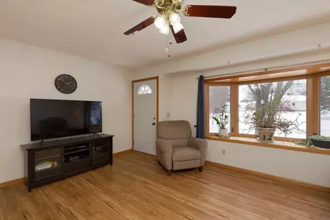 Living - 320 Valley, Waterloo, IA 50701 photo 1 of 3