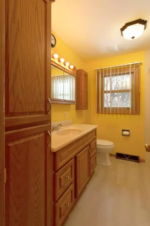 Bath - 320 Valley, Waterloo, IA 50701 photo 1 of 3