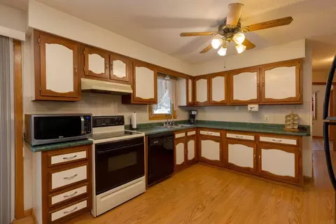 Kitchen - 320 Valley, Waterloo, IA 50701 photo 1 of 4