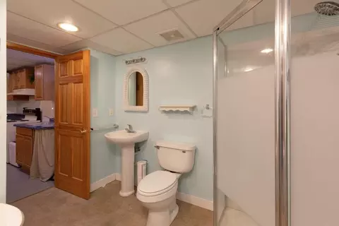 Bath - 320 Valley, Waterloo, IA 50701 photo 3 of 3
