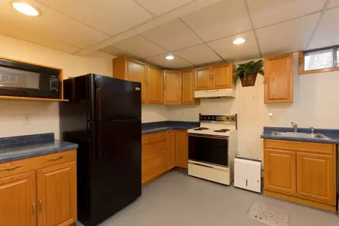 Kitchen - 320 Valley, Waterloo, IA 50701 photo 3 of 4