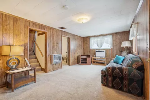 Living - 412 Warren St, Aurora, IA 50607 photo 1 of 2