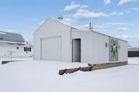 Exterior - 412 Warren St, Aurora, IA 50607 photo 4 of 5
