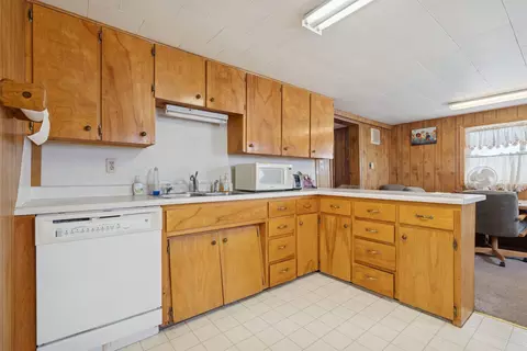 Kitchen - 412 Warren St, Aurora, IA 50607 photo 2 of 3