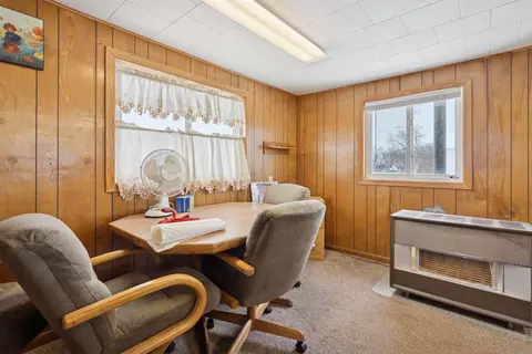 Dining - 412 Warren St, Aurora, IA 50607 photo 2 of 2