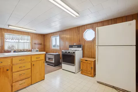 Kitchen - 412 Warren St, Aurora, IA 50607 photo 3 of 3