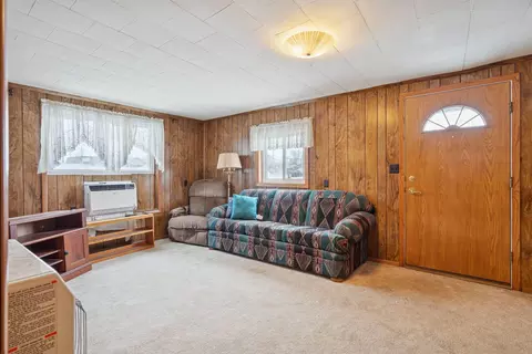 Living - 412 Warren St, Aurora, IA 50607 photo 2 of 2